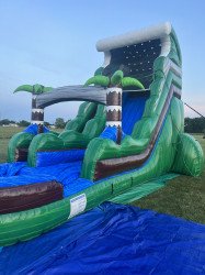 IMG 4421 1677782846 18 FT EMERALD CRUSH WATERSLIDE